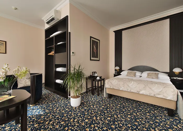 Ea Royal Esprit 4* Прага