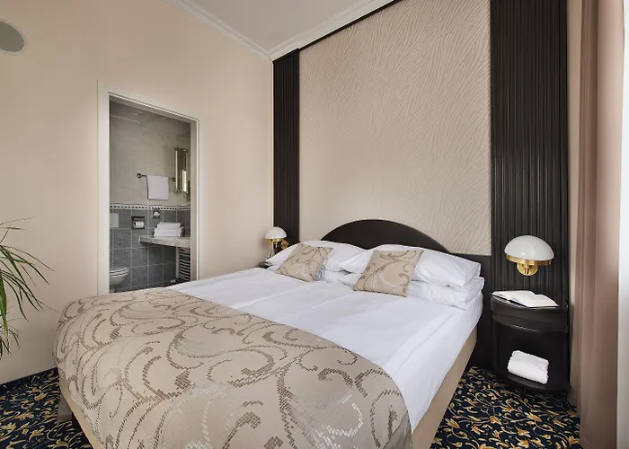 Ea Royal Esprit Отель 4*