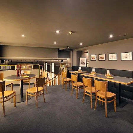埃斯布里特皇家酒店 酒店