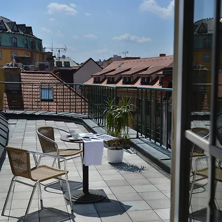 Ea Royal Esprit 4* פראג