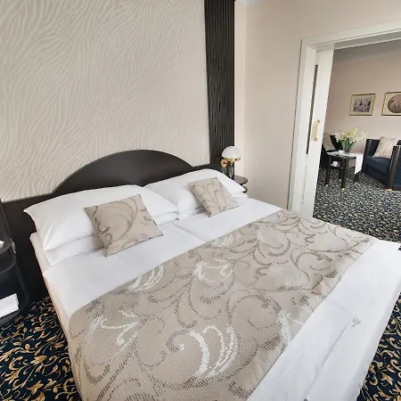 Ea Royal Esprit Hotel