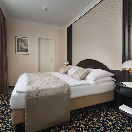 فندق Ea Royal Esprit 4*