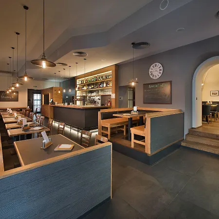 Ea Royal Esprit Hotel