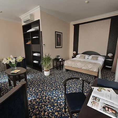 Ea Royal Esprit فندق