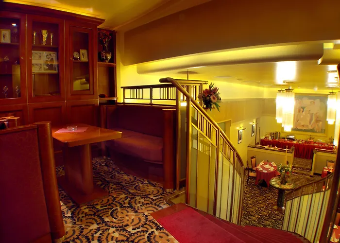 Ea Royal Esprit Hotell