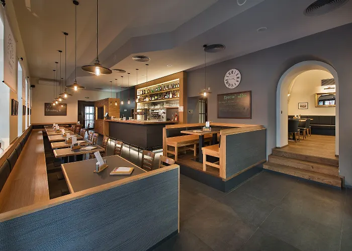 Ea Royal Esprit Hotell