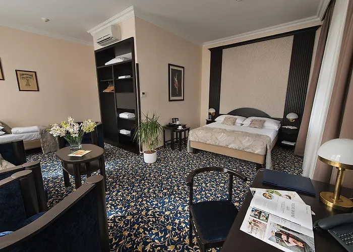 Ea Royal Esprit Hotell